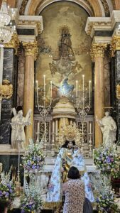 Besamanos a la Virgen de los Desamparados